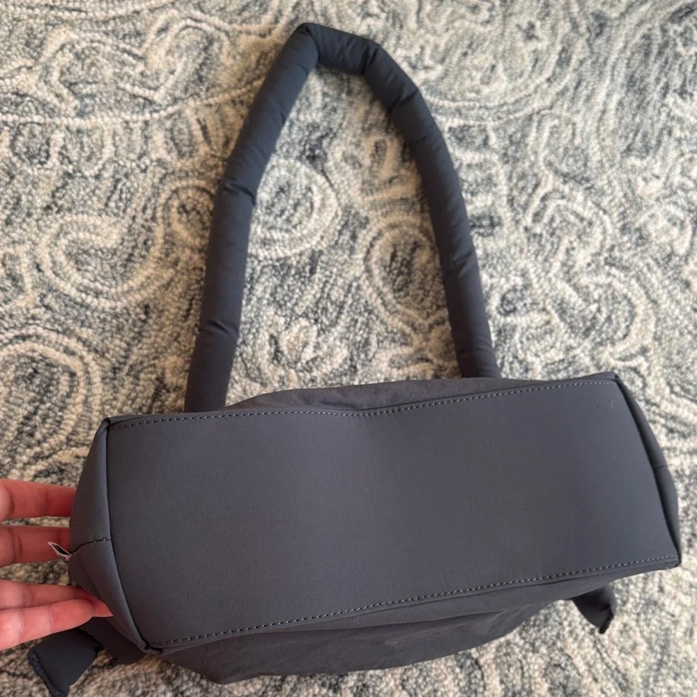Olend’s MINIONA SOFT BAG - Picture 4 of 8